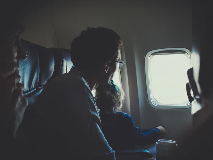 viagem de avião crianças