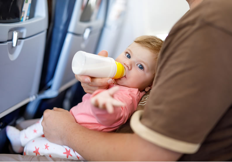 viajar com bebê amamentação alimentação