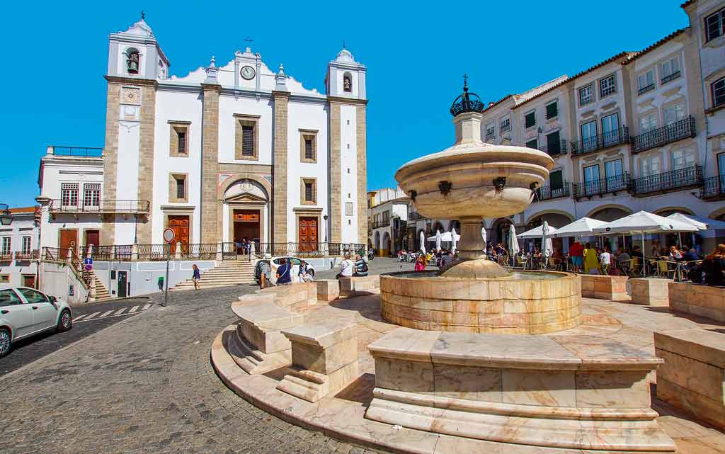 Évora