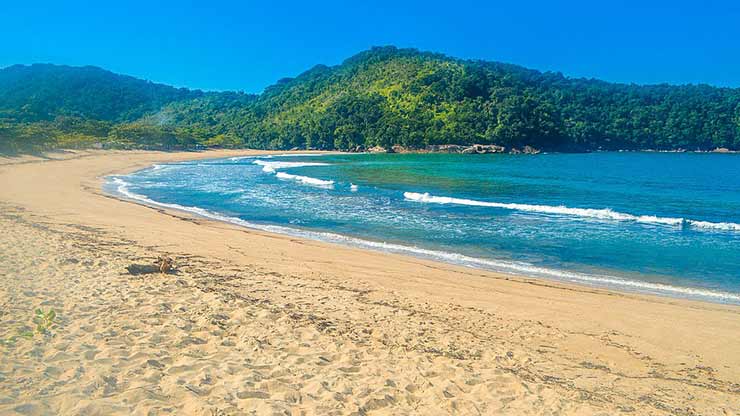 Conheça as 12 melhores praias do Espírito Santo
